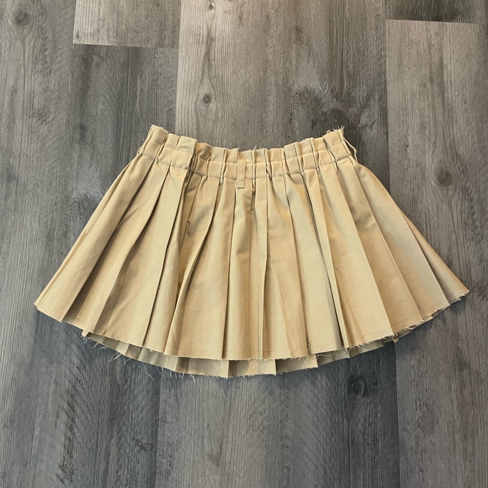 Pleated mini skirt